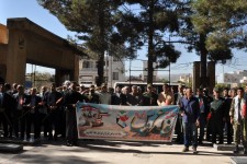 غبار روبی مزار شهدای اسلام‌آبادغرب به مناسبت آغاز هفته دفاع مقدس