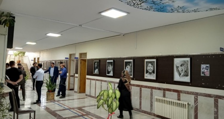 افتتاح نمایشگاه آثار سیاه قلم بانوی هنرمند در اسلام آبادغرب