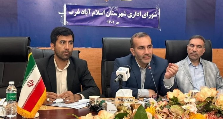 تصمیمات گره گشا برای اسلام آباد غرب؛ از تصویب انتقال آب از سد آزادی و ایجاد بازارچه هنرمندان تا راه اندازی ام.آر.ای، احداث ۲۰ چمن ورزشی و احیای واحدهای راکد