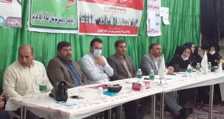 برگزاری میز خدمت در یکی از محلات کم برخوردار اسلام آبادغرب