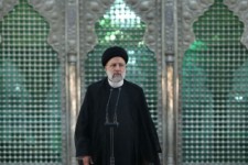 رئیس‌جمهور کشورمان گفت: امام خمینی(ره) زنده است چون انقلاب اسلامی و آموخته‌های ایشان مانند اخلاص، زنده است.