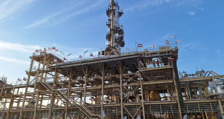 شتاب توسعه در هرمزگان؛ بهره‌ برداری از ۱۰۳۴ طرح اقتصادی در سفر رییس جمهور به بندرعباس