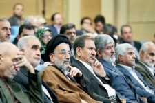 زورآزمایی اصلاح طلبان مشارکت جو و رادیکال هایی که به دنبال مبارزه با نظام هستند!