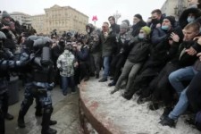 نقض حقوق شهروندان غربی با محدودکردن آزادی تجمع