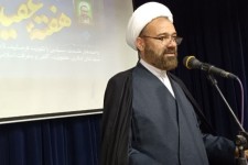 مسوول دفتر نمایندگی ولی‌فقیه در سپاه حضرت نبی اکرم (ص) در استان کرمانشاه ضمن گرامیداشت هفته معلم و هفته عقیدتی سیاسی گفت: در عرصه جهاد تبیین از روش شهید مطهری باید الگو بگیریم چراکه او مصداق واقعی جهادر گر عرصه تبیین بود.