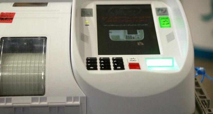 رای گیری تا آخرین فرد حاضر در شعب اخذ رأی ادامه دارد رای گیری تا آخرین فرد حاضر در شعب اخذ رأی ادامه دارد