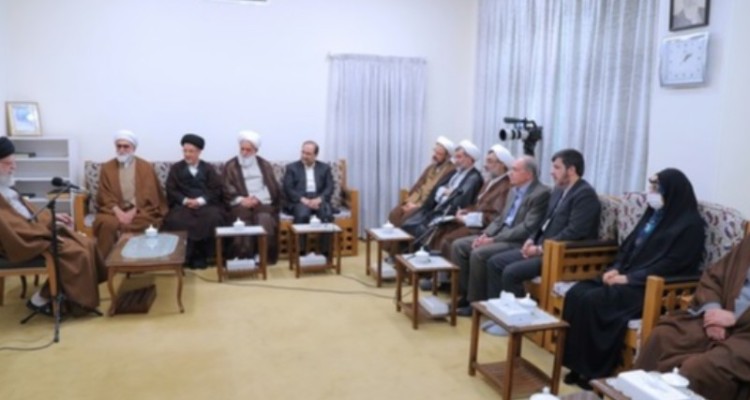 یکی از وظایف بزرگمان این است که ائمّه‌خودمان را به دنیا معرفی کنیم