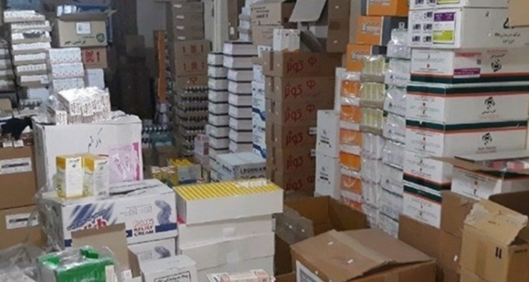 فرمانده انتظامی استان کرمانشاه گفت: ماموران پلیس سنقروکلیایی در عملیاتی موفق به کشف ۲۱ هزار و ۲۸۴ عدد انواع داروی احتکاری به ارزش ۴۰ میلیارد ریال شدند.