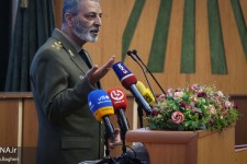 ملت بزرگ ایران زنده و ایستاده با قدرت به پیش می‌رود