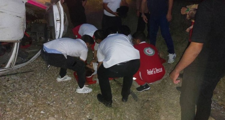 ۴ مصدوم به علت واژگونی خودروی پراید در محور حمیل به سراب هرسم