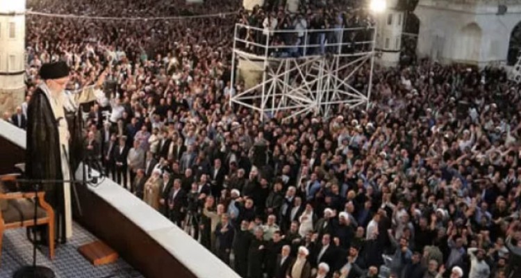 سخنرانی رهبر انقلاب در حرم امام‌ خمینی(ره)