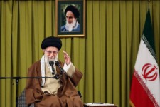 برخی با لبخند دشمن خیالشان راحت می شود/غدیر را بهانه‌ دعوای شیعه و سنی قرار ندهیم