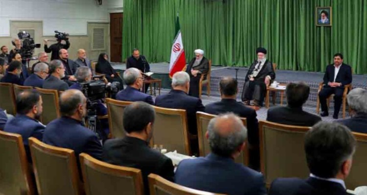 مقام معظم رهبری: شهید رئیسی در بیان مواضع انقلابی و دینی دوپهلو سخن نمی‌گفت