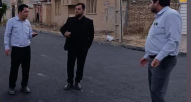 شهردار اسلام ابادغرب جهت بهسازی خیابانها و کوچه های سطح شهر اقدام به آسفالت و در نقاط مختلف شهر نمود