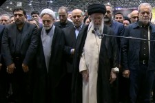 رهبر انقلاب اسلامی بر پیکر شهید اسماعیل هنیه نماز خوانند رهبر انقلاب اسلامی بر پیکر شهید اسماعیل هنیه نماز خوانند