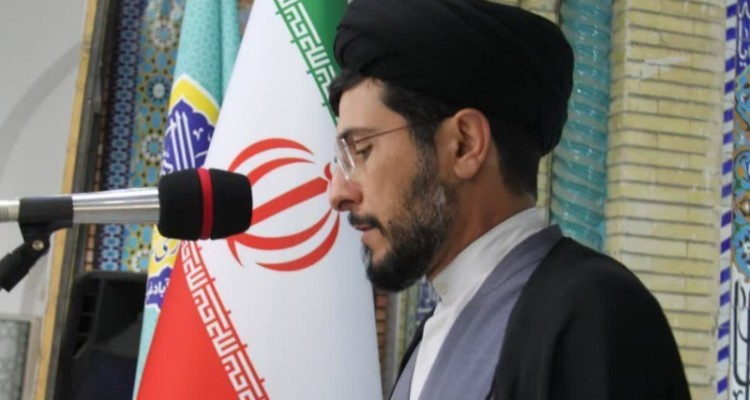 حواسمان باشد که در خطوطی که دشمن ترسیم کرده است حرکت نکنیم