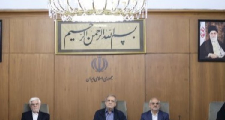 تاکید عارف بر اهمیت تعامل سازنده دولت و مجلس/ دستور رسیدگی به مشکلات و تامین مطالبات رسانه‌ها