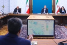 تاکید پزشکیان بر حضور بخش خصوصی در حوزه حمل و نقل ریلی، جاده‌ای و توسعه اسکله‌ها