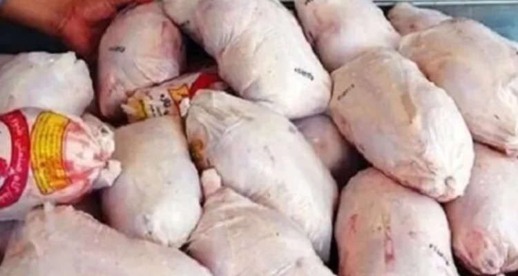 عرضه مرغ زنده عامل گرانی بازار مرغ اسلام‌آبادغرب