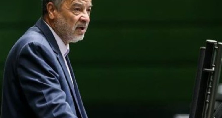 نجات جامعه از دوقطبی با پیروی ولایت