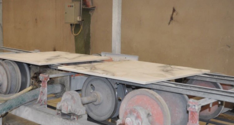 تولید کاشی کاژه با صادرات ۹۰ درصدی به عراق