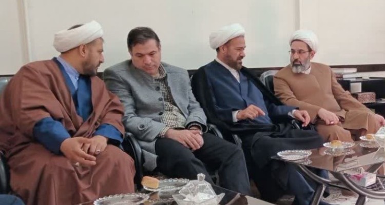 دیدار حجت الاسلام والمسلمین شمس‌الله جلیلیان، مسئول دفتر نمایندگی ولی فقیه در سپاه حضرت نبی اکرم (ص) استان کرمانشاه با امام جمعه اسلام‌آبادغرب