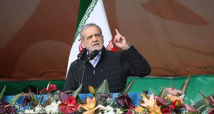 پزشکیان: ترامپ می‌گوید می‌خواهم مذاکره کنم و تمام راه‌ها را به روی ایران می‌بندد!