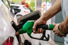 افزایش قیمت بنزین سهمیه‌ای دروغ است