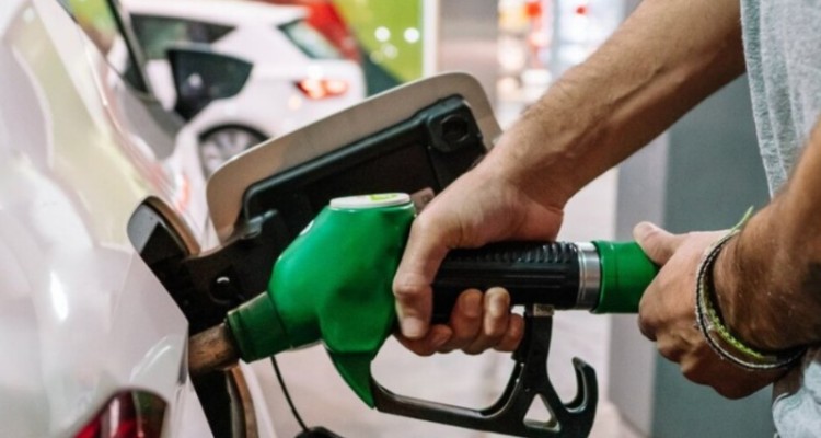 افزایش قیمت بنزین سهمیه‌ای دروغ است