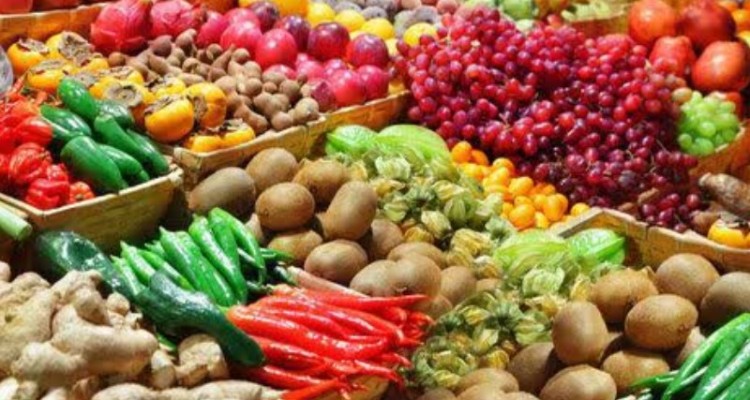 افزایش ۵۰ درصدی قیمت میوه در آستانه شب یلدا / نظارت میدانی بر بازار اسلام‌آبادغرب