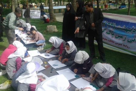مسابقه نقاشی به مناسبت روز زمین پاک در پارک ملت اسلام آباد غرب