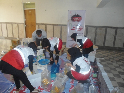 اهدای کمک های غیر نقدی هلال احمر اسلام آبادغرب به  افراد بی سرپرست 