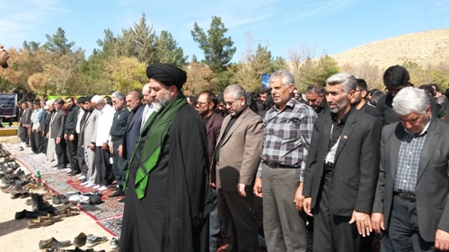 نماز ظهر عاشورا با حضور عزاداران حسینی در اسلام آبادغرب اقامه شد