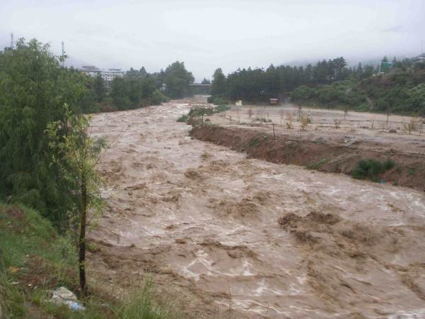 یک کشته و دو مصدوم بر اثر جاری شدن سیل و رعد و برق در روستای سوران اسلام آبادغرب