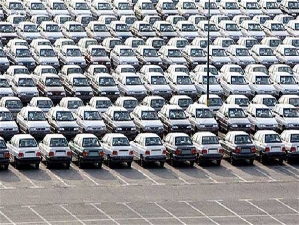 سرمستی دولت و خودروسازان در آستانه تقاضای خرید 100 هزار دستگاه خودرو/کمپین «نخریدن خودرو» کمپین «بی‎پولی» بود