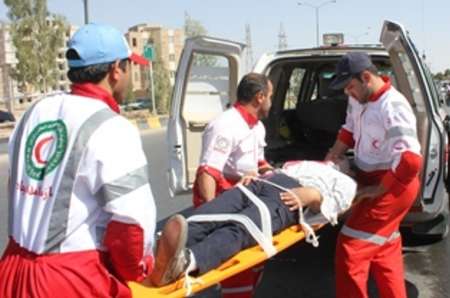 تصادف405 و کامیون در محور حمیل-اسلام آبادغرب 5مصدوم برجای گذاشت/ مسدود شدن راه و ایجاد ترافیک سنگین