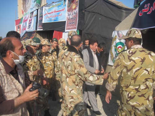 خدمات رسانی تیپ181 زرهی ارتش به زائرین حسینی در مرز مهران+عکس