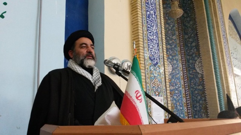 انتقاد امام جمعه اسلام آباد غرب از سخنان هاشمی/برخی ها اگر لیاقت می داشتند تریبون نماز جمعه را برای خود حفظ می کردند