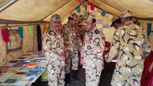 برگزاری نمایشگاه کتاب و خدمات بهداری توسط تیپ 181 زرهی ارتش در اسلام آبادغرب+عکس