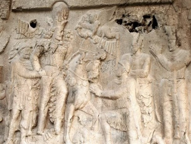 زانو زدن «والرین» در برابر «پادشاه ایران» را به نخست وزیر ایتالیا نشان دهید