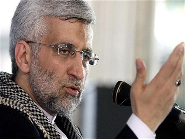 حضرات آیات جنتی، یزدی و مصباح هستند که در مواقع حساس عماروار کنار رهبری می‌ایستند/ کسانی که دشمن به آنها طمع کرده است اعلام برائت کنند