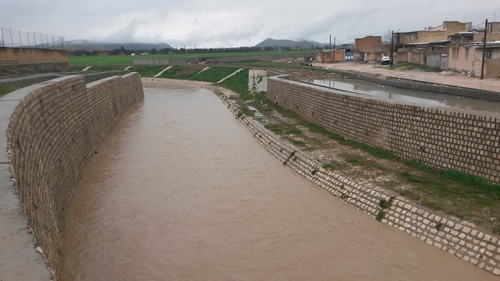 بارش رحمت الهی بر سر اسلام آباد غرب ادامه دارد؛ از خوشحالی کشاورزان تا پرآب شدن رودها و آب گرفتگی معابر