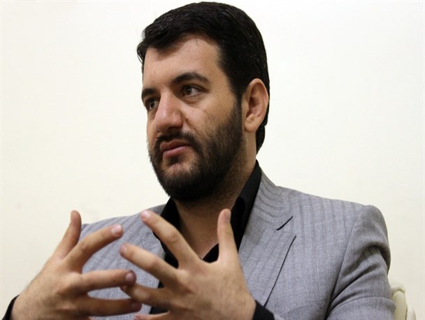 رئیس‌جمهور وزیر راه و شهرسازی خود را تئوریسین اقتصادی می داند/ خط و مشی اقتصادی دولت بر اساس تفکرات و اندیشه های اقتصاد لیبرالیسمی آقای آخوندی است