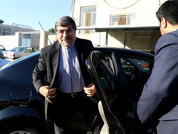 وزیر فرهنگ در برابر روحانی میایستد؟! وزیر فرهنگ در برابر روحانی میایستد؟!