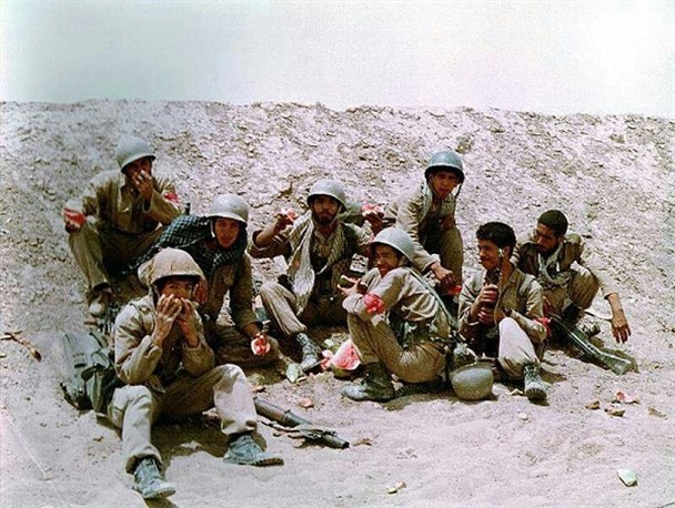 شیشلیگ خوری رزمندگان در جبهه!+تصاویر