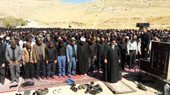 نماز ظهر عاشورا در اسلام آبادغرب اقامه شد نماز ظهر عاشورا در اسلام آبادغرب اقامه شد