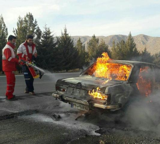 آتش سوزی خودرو پیکان در جاده اسلام آبادغرب-کرمانشاه+عکس
