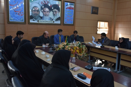 جلسه کارگروه اشتغال با محوریت توسعه فرش بافی در اسلام آباد غرب 