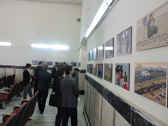 برپایی نمایشگاه کاریکاتور با موضوع آسیب های اجتماعی در اسلام آبادغرب+تصاویر