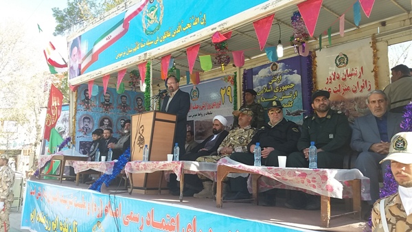 سرهنگ قائمی: ما آمده ایم تا پیمان دوباره با مردم و رهبری ببندیم/فرماندار اسلام آبادغرب: مشارکت مردم باعث شده که شاهد یک امنیت با ثبات در کشور باشیم 